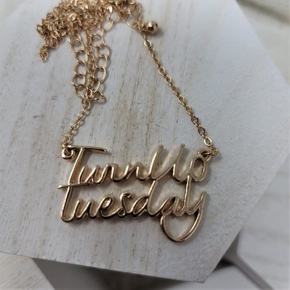 4 Gold tone Necklaces Day of the Week Style - Picture 6 of 9